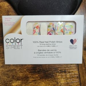RETIRED Open Arms Color Street Nail Set